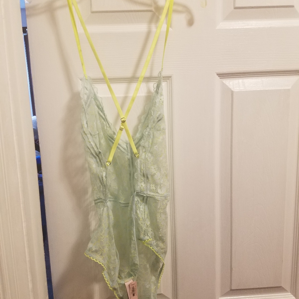 Lingerie - Picture 4 of 6